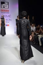 Mandira Bedi walk the ramp for So Fake Talent Box show at Lakme Fashion Week Day 2 on 4th Aug 2012 (11).JPG